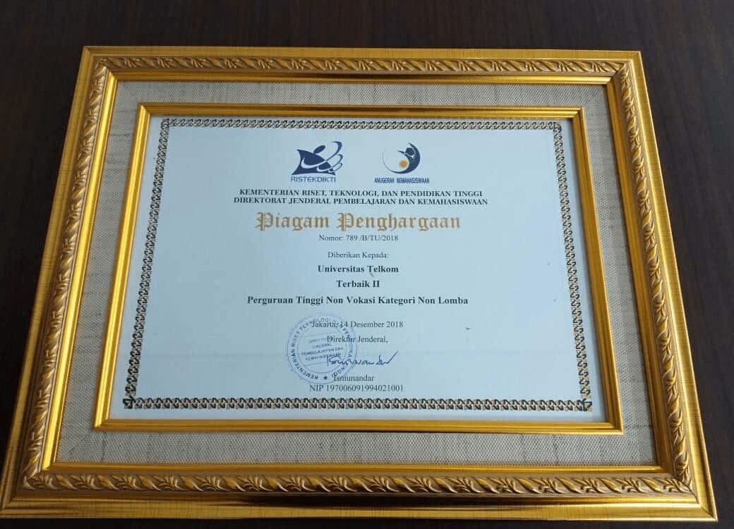 Juara Terbaik II Kategori Perguruan Tinggi Non Vokasi Non Lomba Kemenristekdikti diraih oleh Telkom University